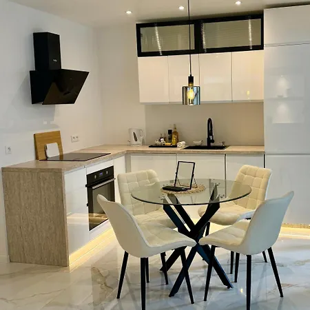 Apartment Le Soleil Tropezien, Somptueux 2 Pieces Renove, Terrasse, Centre, Vue Mer,