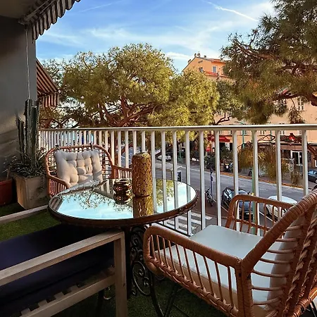Apartment Le Soleil Tropezien, Somptueux 2 Pieces Renove, Terrasse, Centre, Vue Mer,