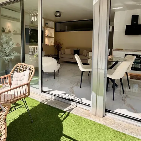 Le Soleil Tropezien, Somptueux 2 Pieces - Terrasse Vue Apartmán *